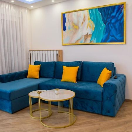 Grand Lux Apartment Добой Екстериор снимка