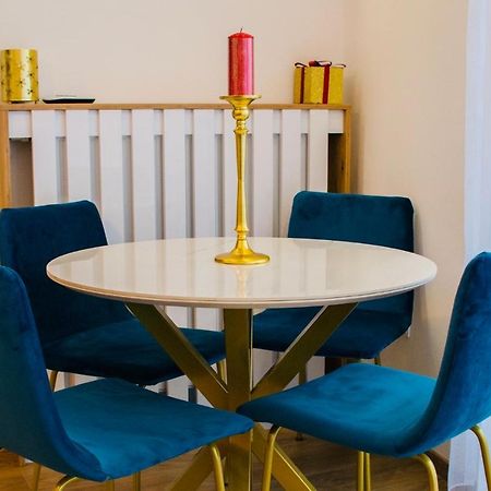 Grand Lux Apartment Добой Екстериор снимка