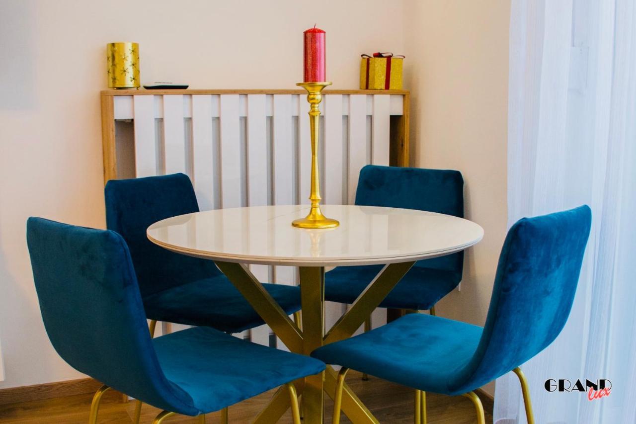 Grand Lux Apartment Добой Екстериор снимка