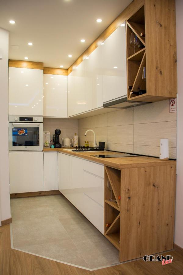 Grand Lux Apartment Добой Екстериор снимка