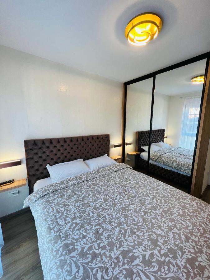 Grand Lux Apartment Добой Екстериор снимка