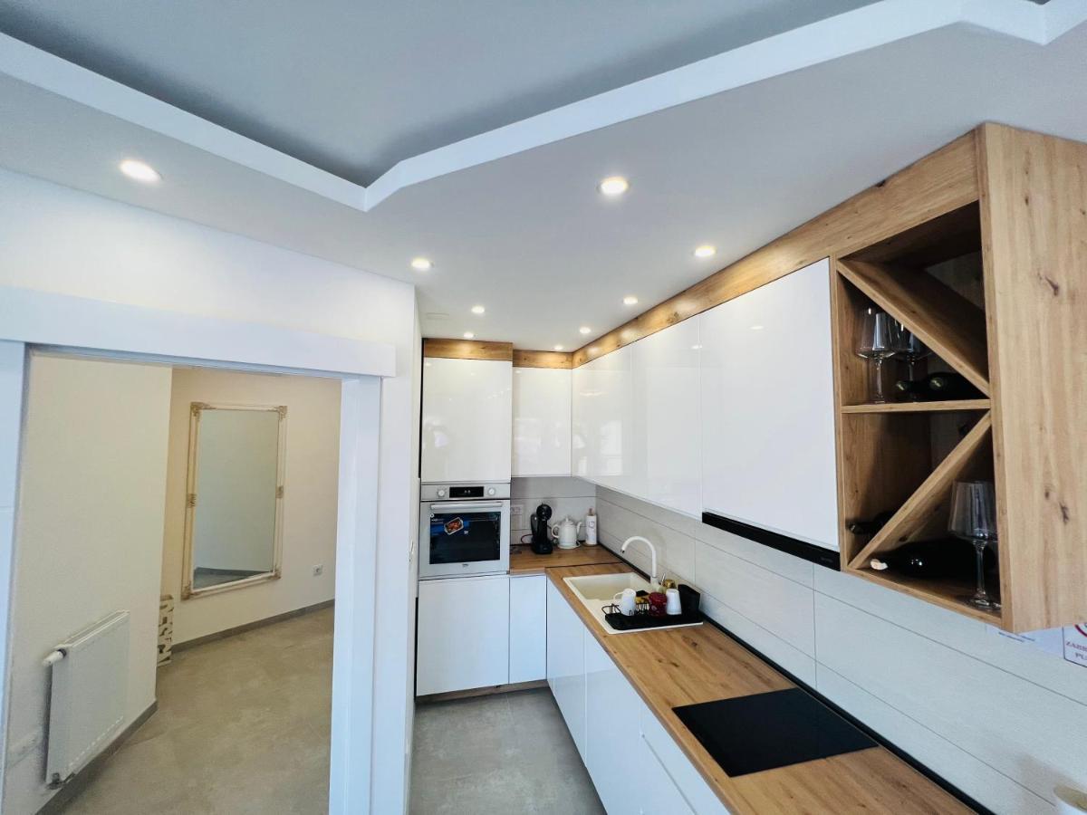 Grand Lux Apartment Добой Екстериор снимка