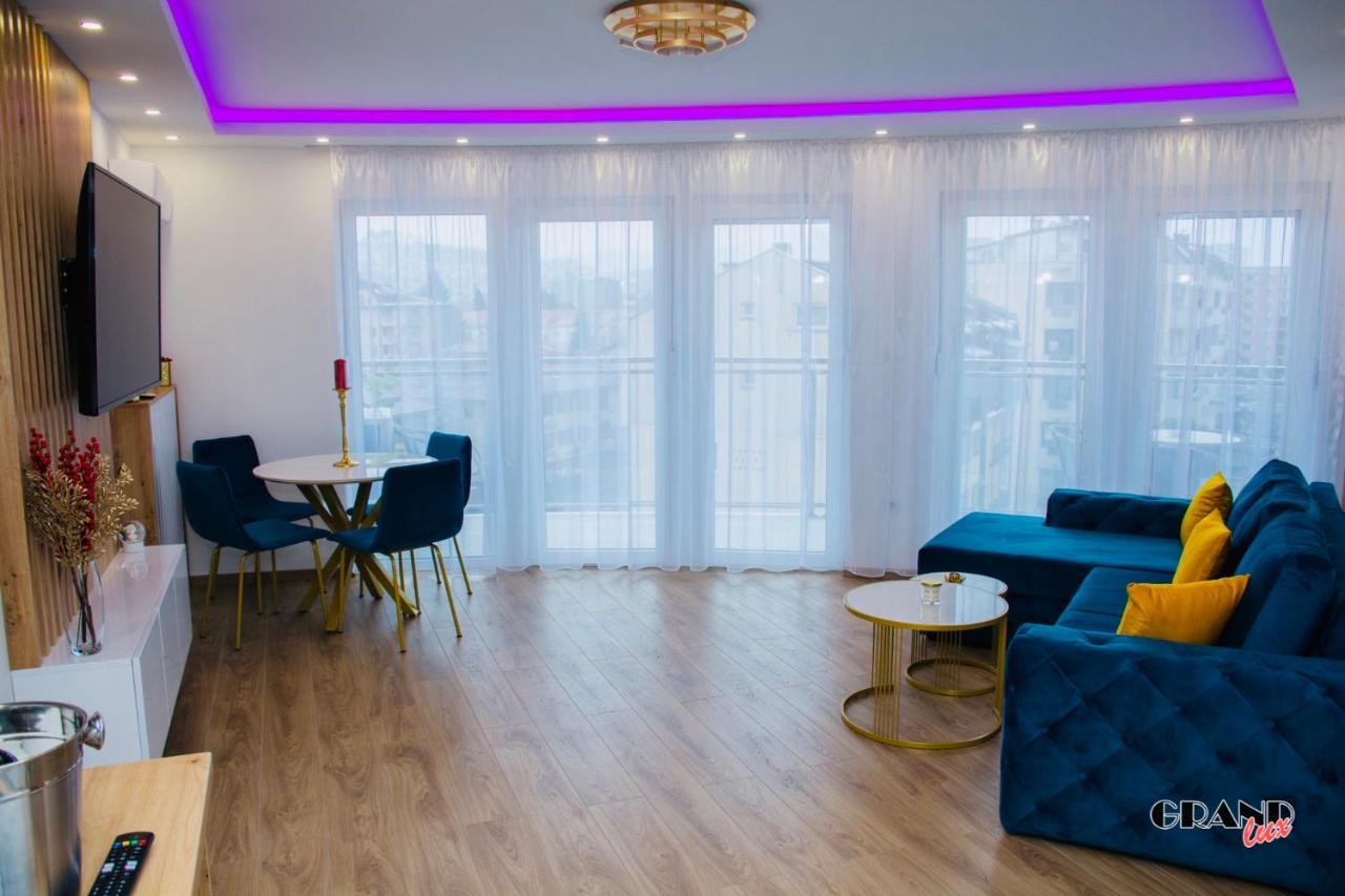 Grand Lux Apartment Добой Екстериор снимка