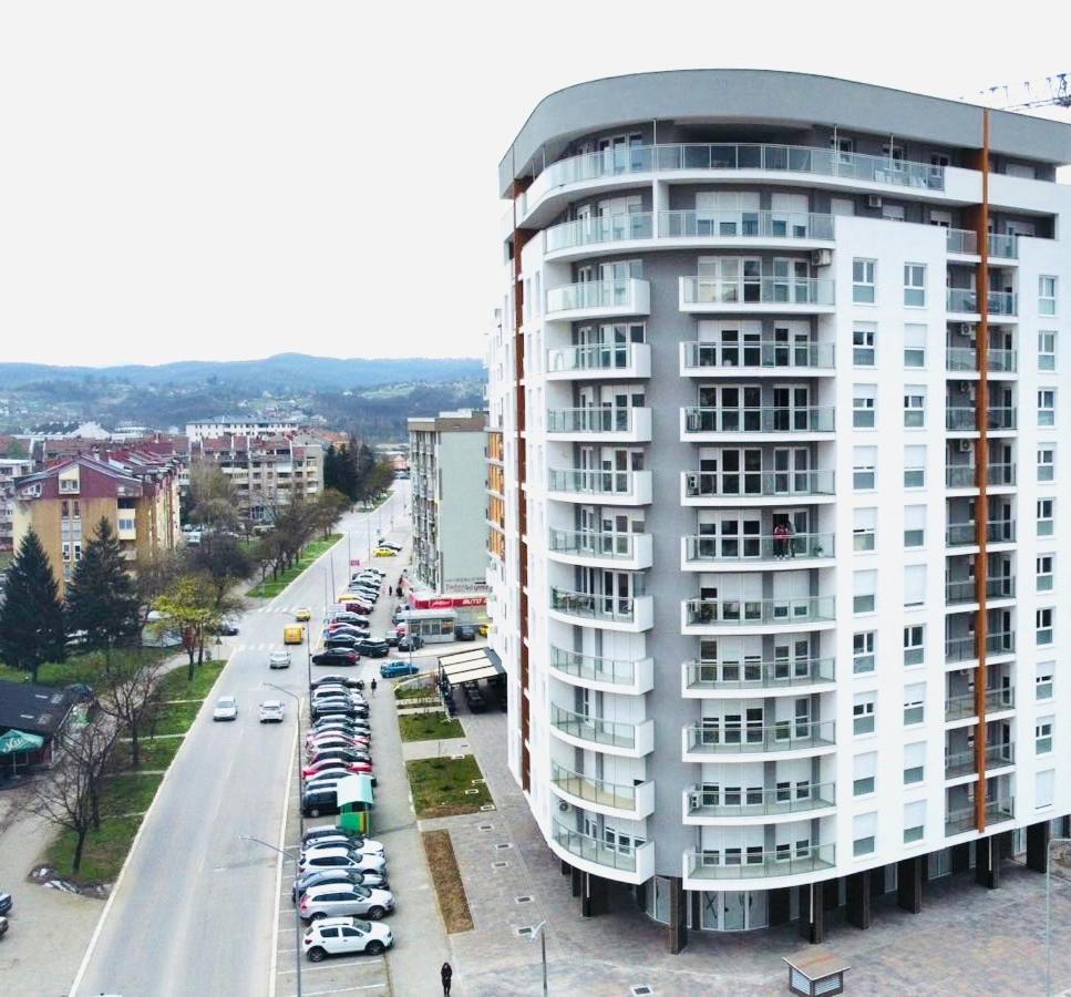Grand Lux Apartment Добой Екстериор снимка